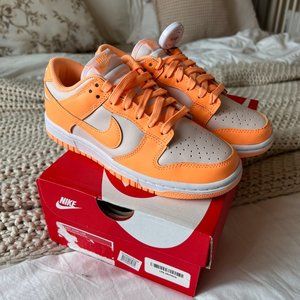 NIKE DUNK LOW PEACH CREAM SIZE 5.5W